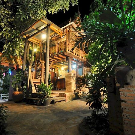 Ayutthaya Bouchic Hostel Eksteriør billede