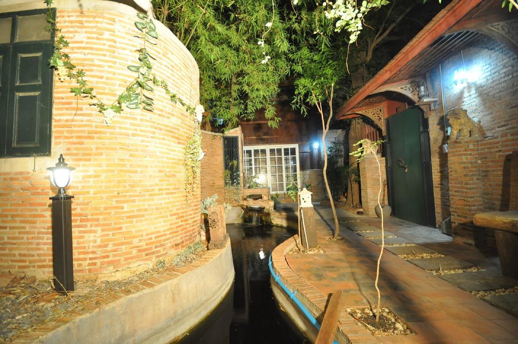 Ayutthaya Bouchic Hostel Eksteriør billede