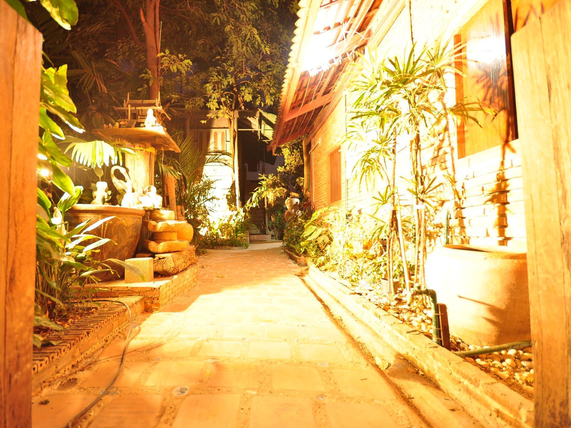 Ayutthaya Bouchic Hostel Eksteriør billede