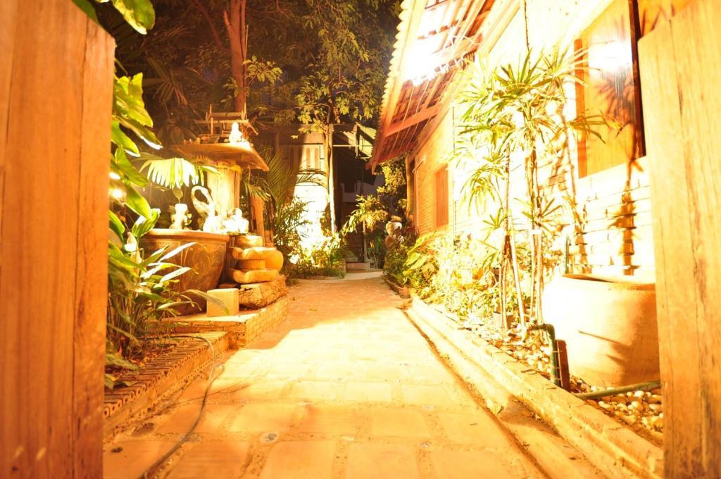 Ayutthaya Bouchic Hostel Eksteriør billede