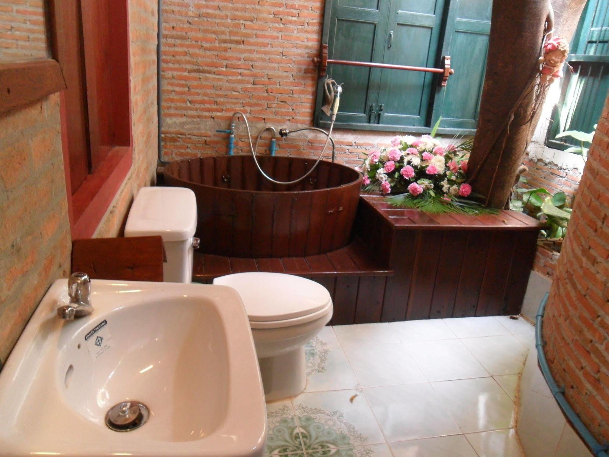 Ayutthaya Bouchic Hostel Eksteriør billede