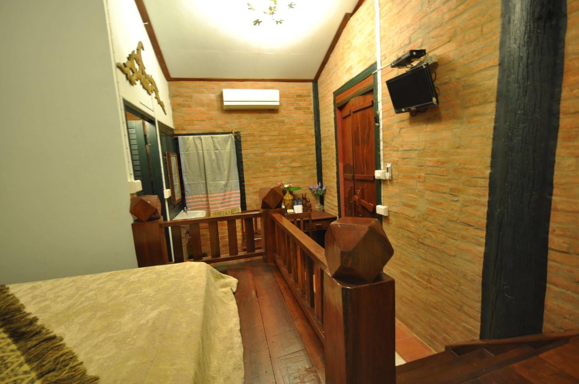 Ayutthaya Bouchic Hostel Eksteriør billede