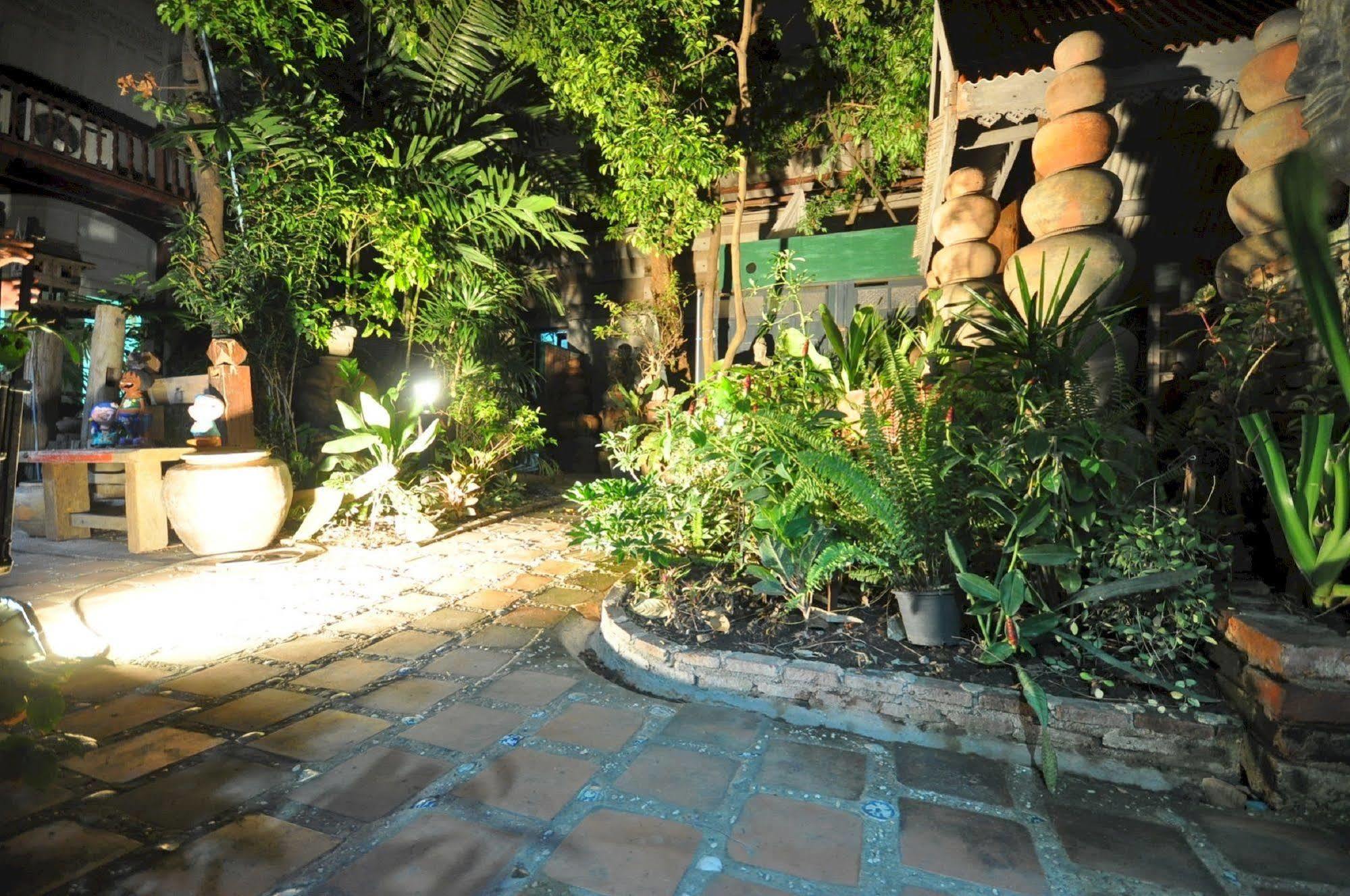 Ayutthaya Bouchic Hostel Eksteriør billede