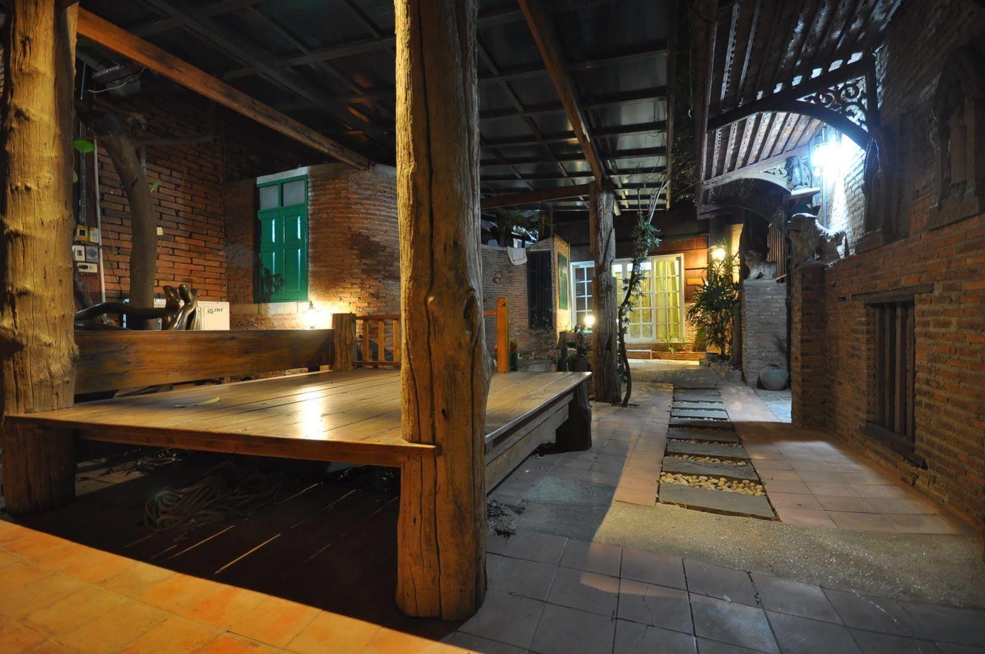 Ayutthaya Bouchic Hostel Eksteriør billede