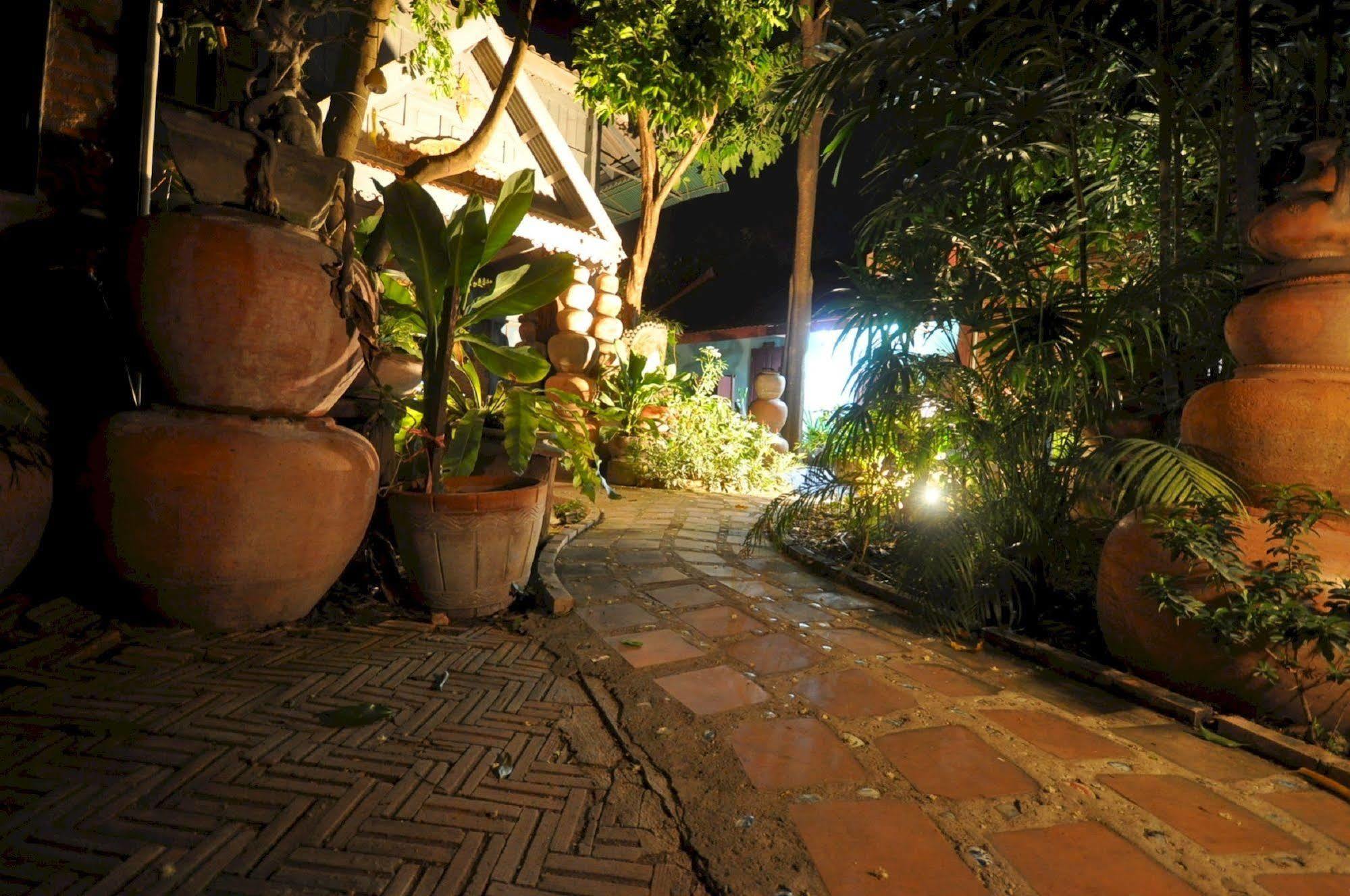 Ayutthaya Bouchic Hostel Eksteriør billede