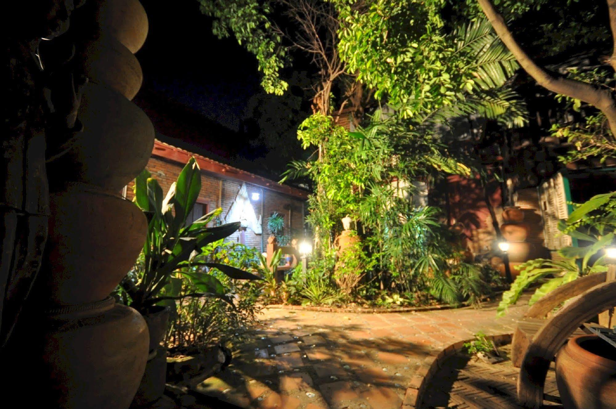 Ayutthaya Bouchic Hostel Eksteriør billede